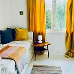 Vakantiehuis Cozy In With Unique Design Choices *